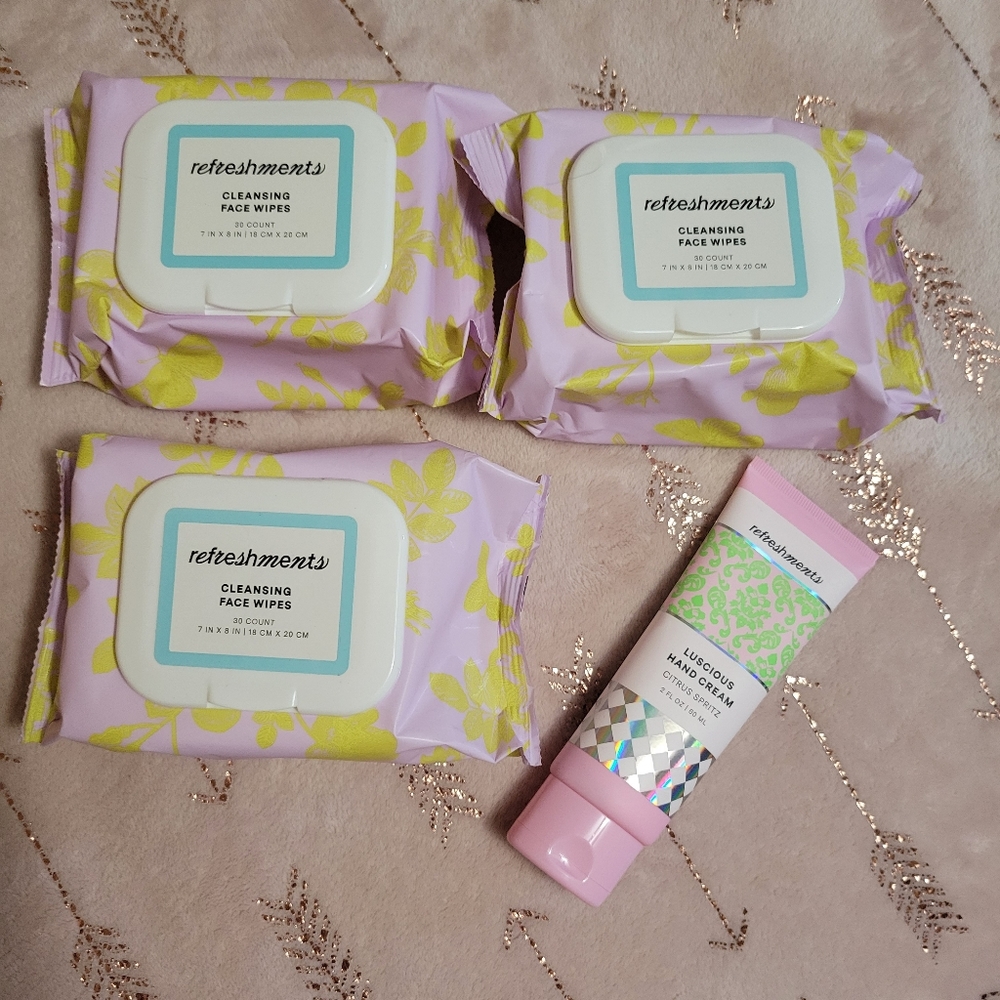 Refreshments facial wipes and hand lotion